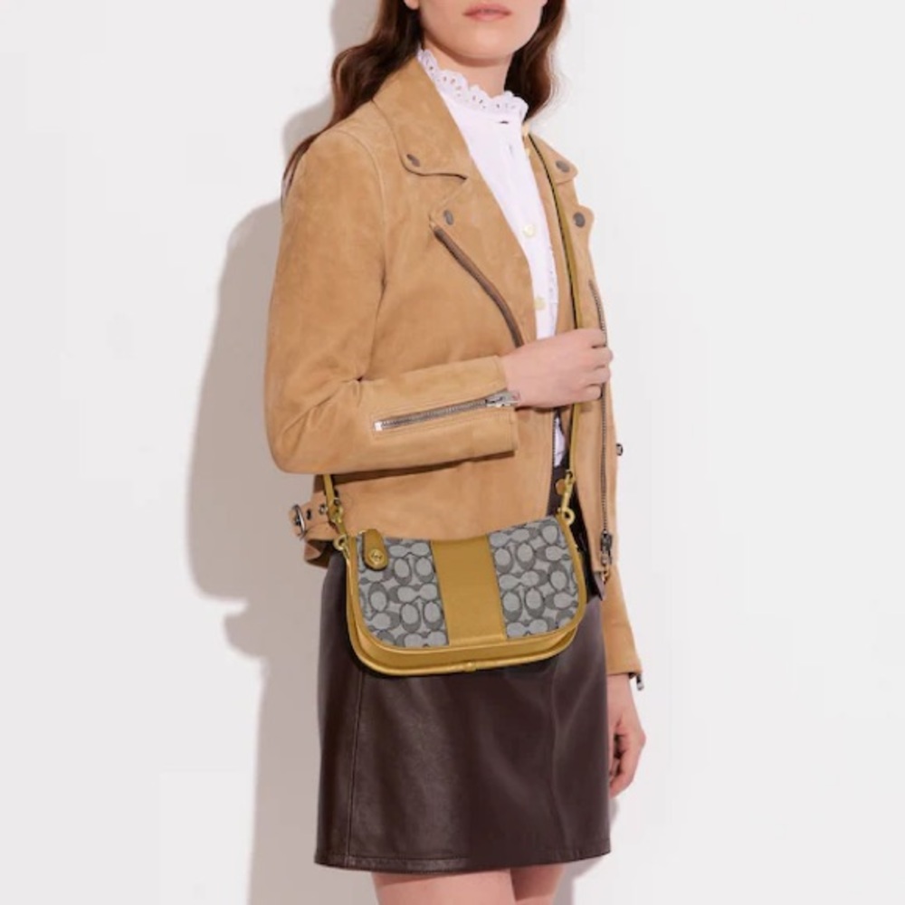 💰SOLD - CD678 - Coach Swinger in Signature Jacquard - Picture 11 of 11